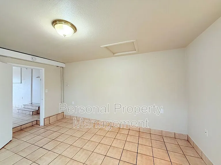 1102 G St — Photo 3