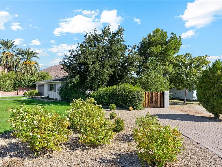 4301 E Calle Feliz — Photo 28