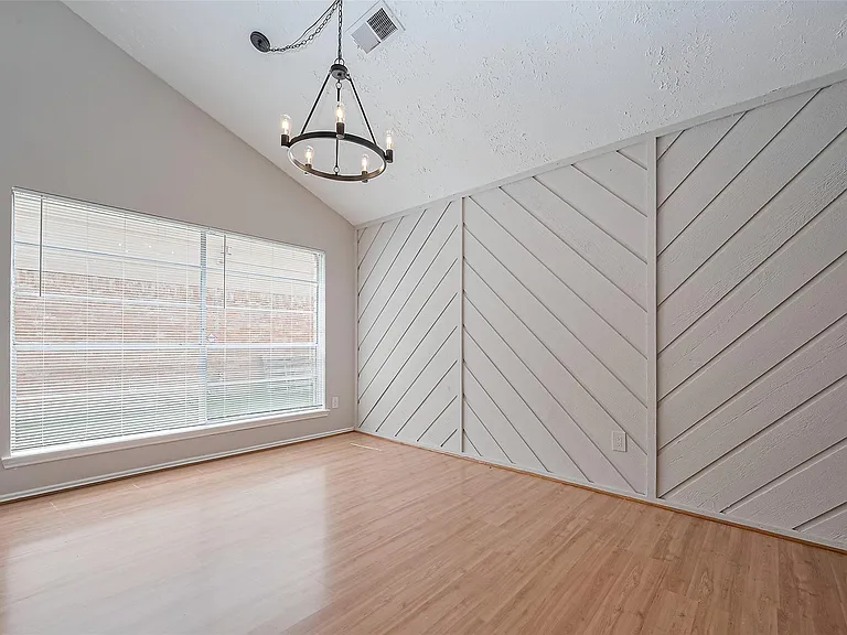 2606 Lexington Woods Dr — Photo 13