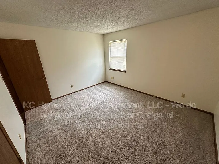 735 NE Barnes Dr #B — Photo 16