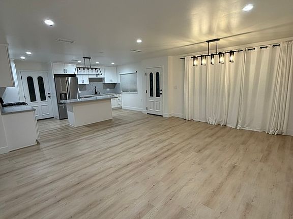 5th image of 4114 E Wilton St