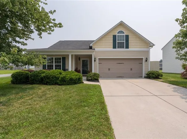 306 Stoney Run Dr, Mc Leansville, NC 27301