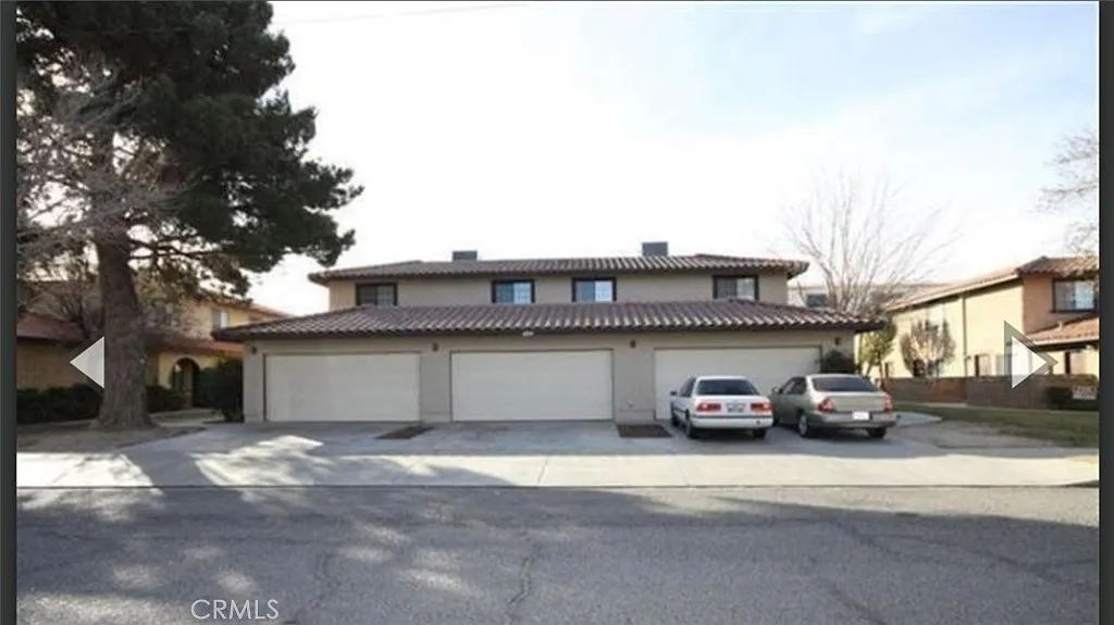 3 bed, 2.0 bath, 1100 sqft, $2,000 — Photo 1