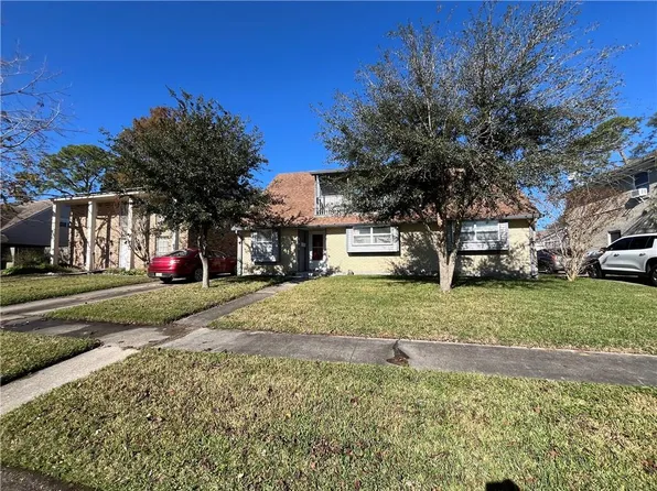 2137 Leslie St, Gretna, LA 70056