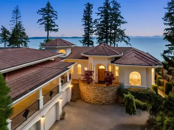 13464 13a Ave, Surrey, BC V4A 1C4