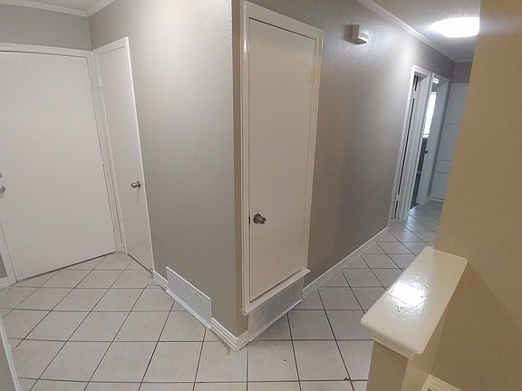 5th image of 1402 Meadow Way