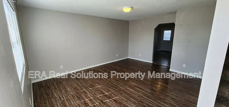 3 bed, 1.5 bath, 1132 sqft, $1,100 — Photo 3