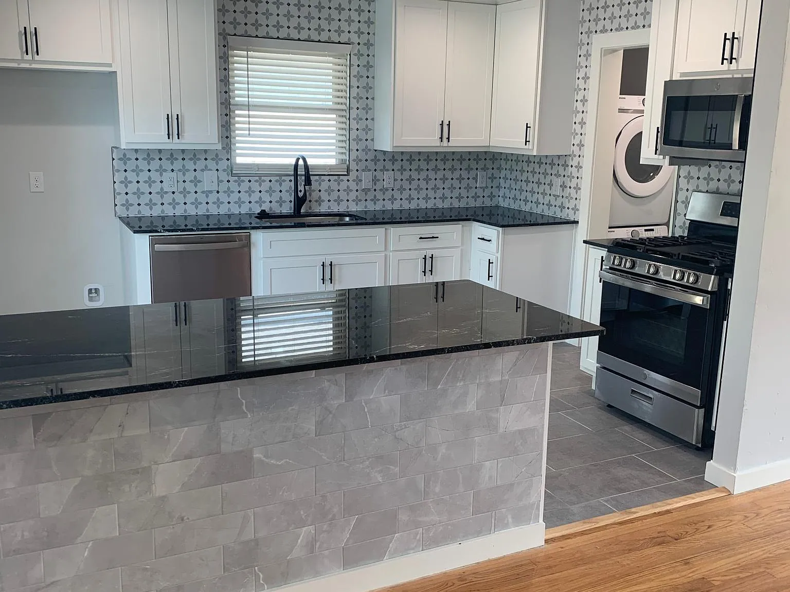 3 bed, 1290 sqft, $1,595 — Photo 4