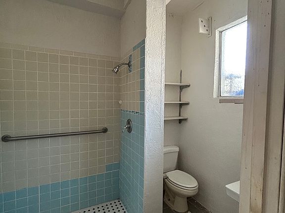 4th image of 1203 N Laurel St Unit 1