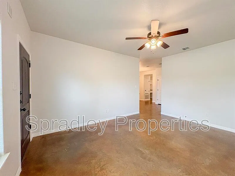 3 bed, 2.0 bath, 1332 sqft, $1,395 — Photo 2