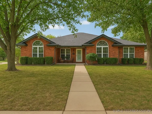 1935 Putnam Dr, Bartlesville, OK 74006