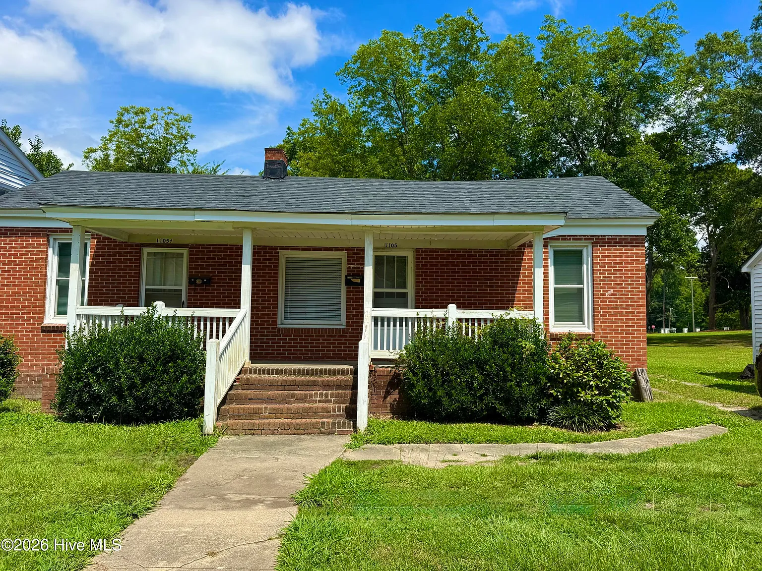 2 bed, 1.0 bath, $850 — Photo 1