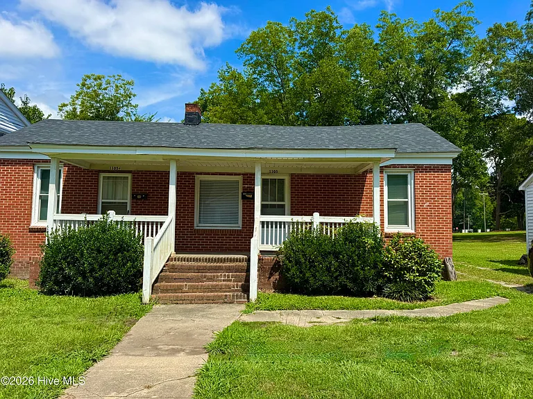 1105 College St — Photo 1