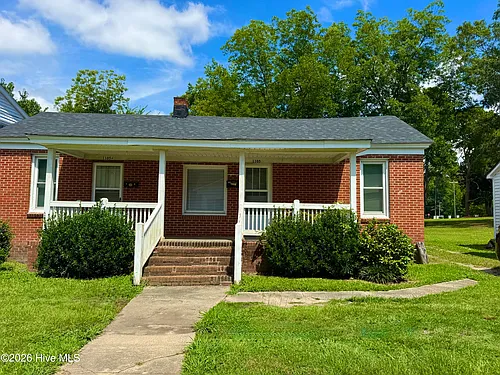 1105 College St Photo 1