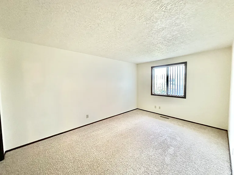 2346 Woodlawn Ct NE — Photo 9