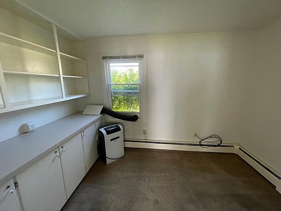 5th image of 715 W Wayne St