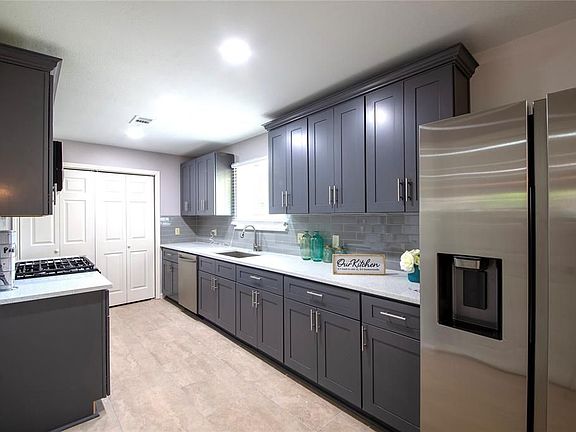 2nd image of 1011 Twinbrooke Dr