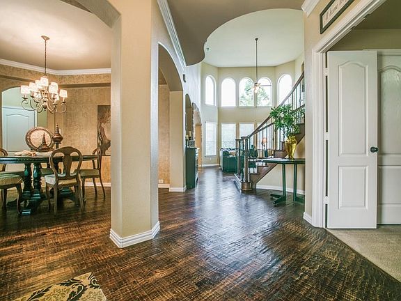 3rd image of 428 Crystal Glen Dr