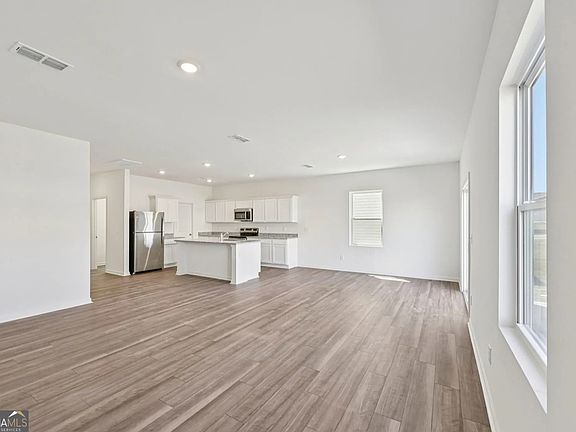 5th image of 256 Galilee Ln
