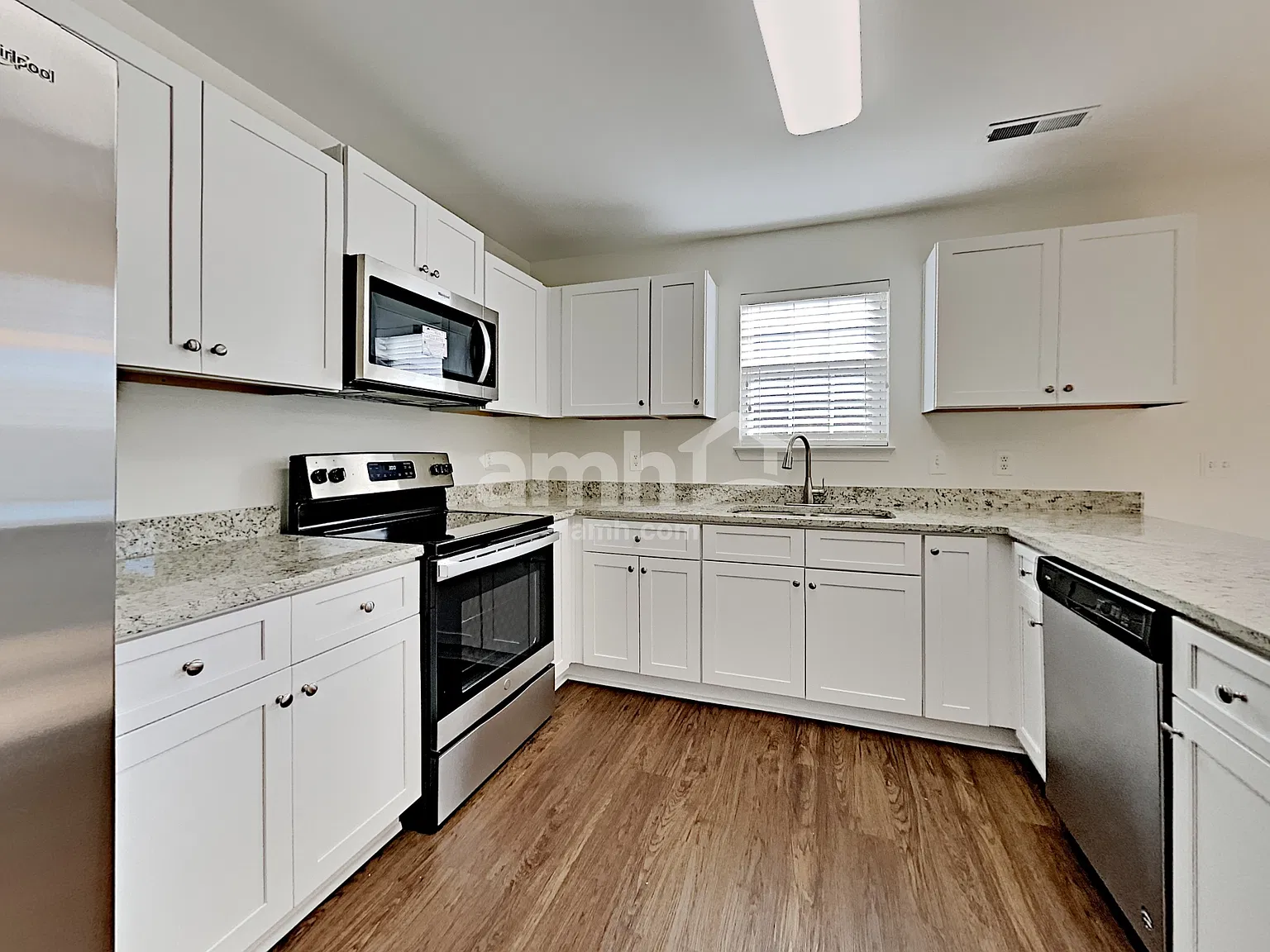 4 bed, 2.5 bath, 2212 sqft, $2,595 — Photo 4