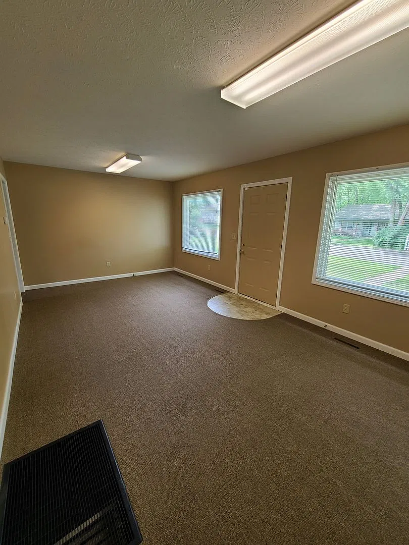 115 W Spruce — Photo 3