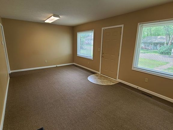 3rd image of 115 W Spruce St APT 2