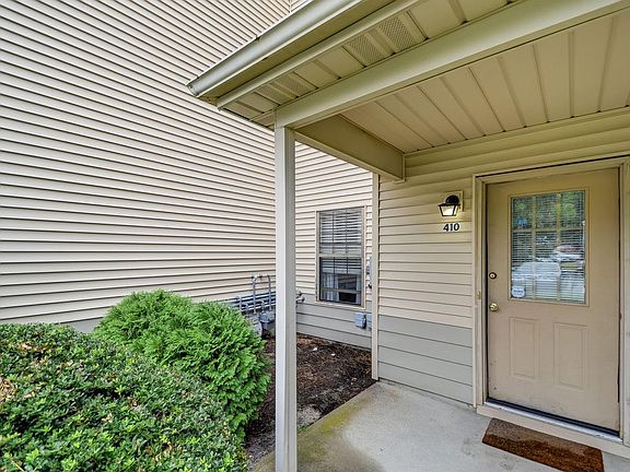 2nd image of 410 Larkspur Ln