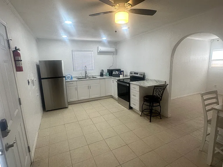 2506 Stanford Ave #B — Photo 12