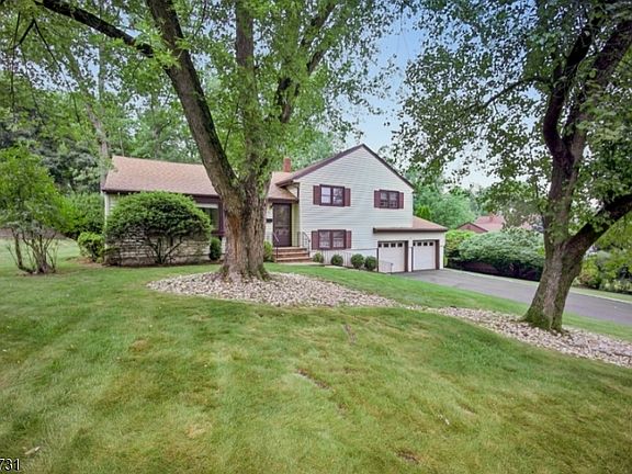 2nd image of 19 Bear Brook Ln