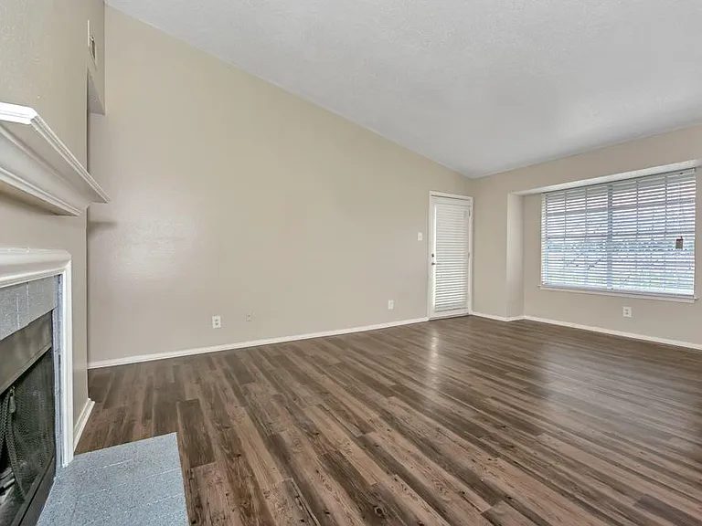 Oak Meadow Apartments — Photo 20