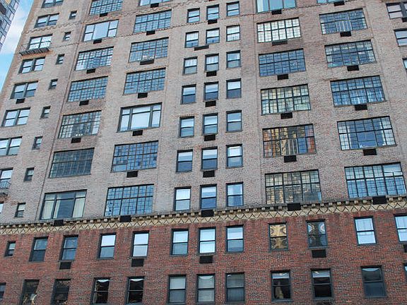 5th image of 400 E 13th St