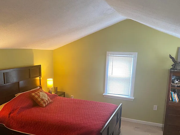 1049 E Saint Catherine St — Photo 8