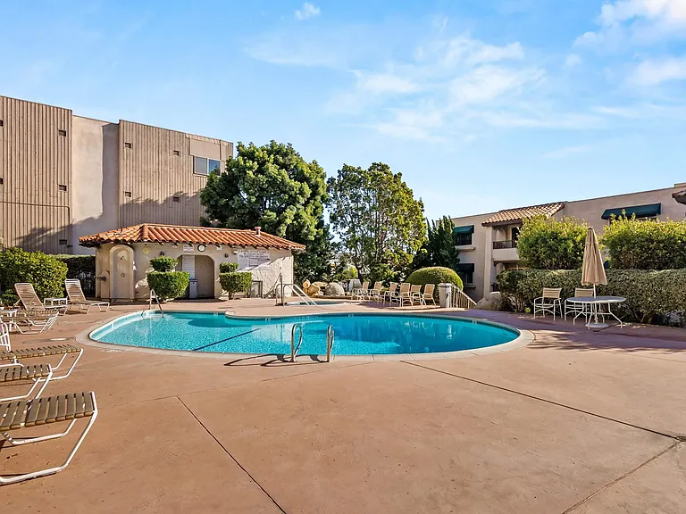 2530 Clairemont Dr #206 — Photo 6