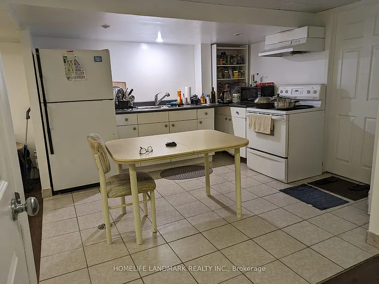 81 Clydesdale Dr #LOWER — Photo 5