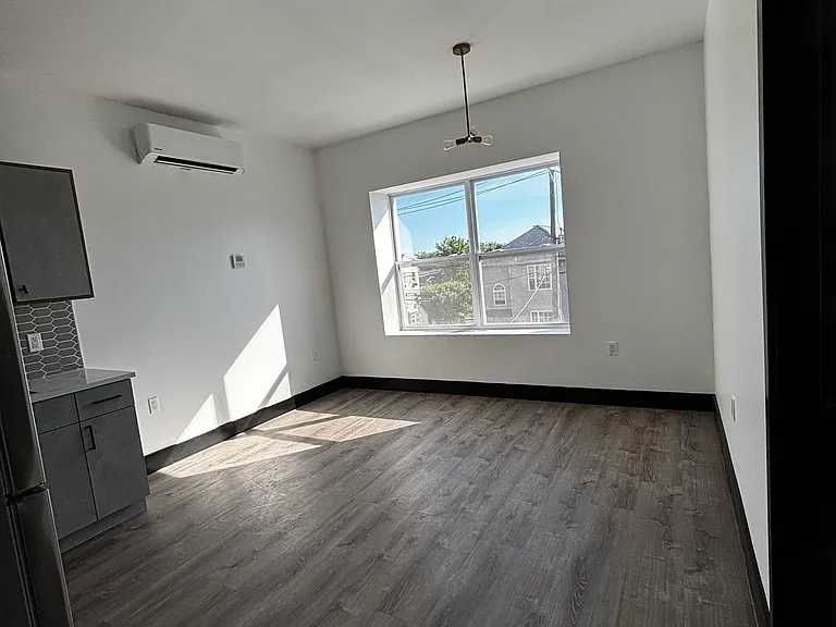 11-13 Thomas St #3C — Photo 2