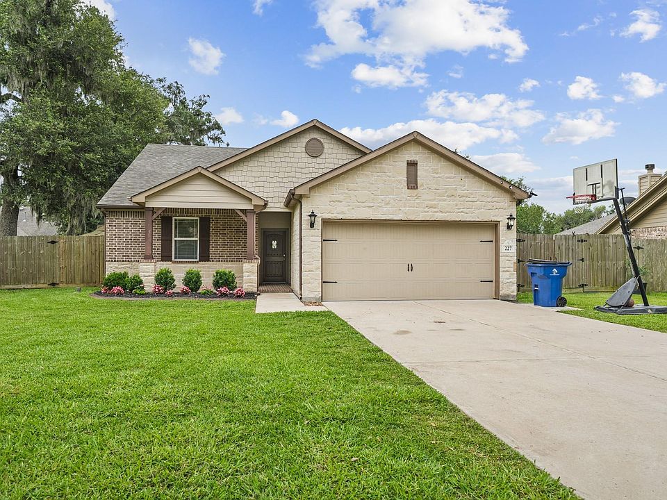 1st image of 227 Forest Park Dr