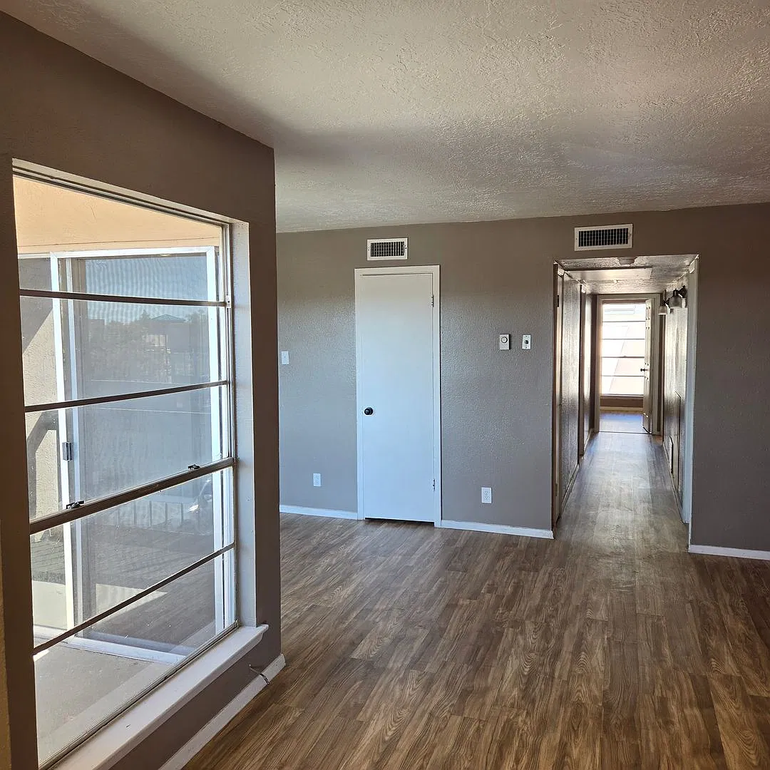 4601 Carlisle Blvd NE — Photo 3