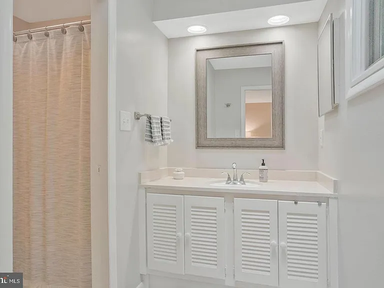 1715 Hollinwood Dr — Photo 26
