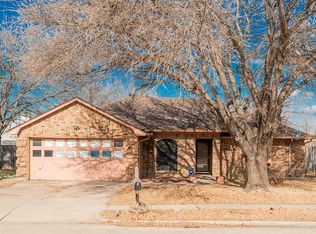 705 W Lynn Creek Dr, Arlington, TX 76001