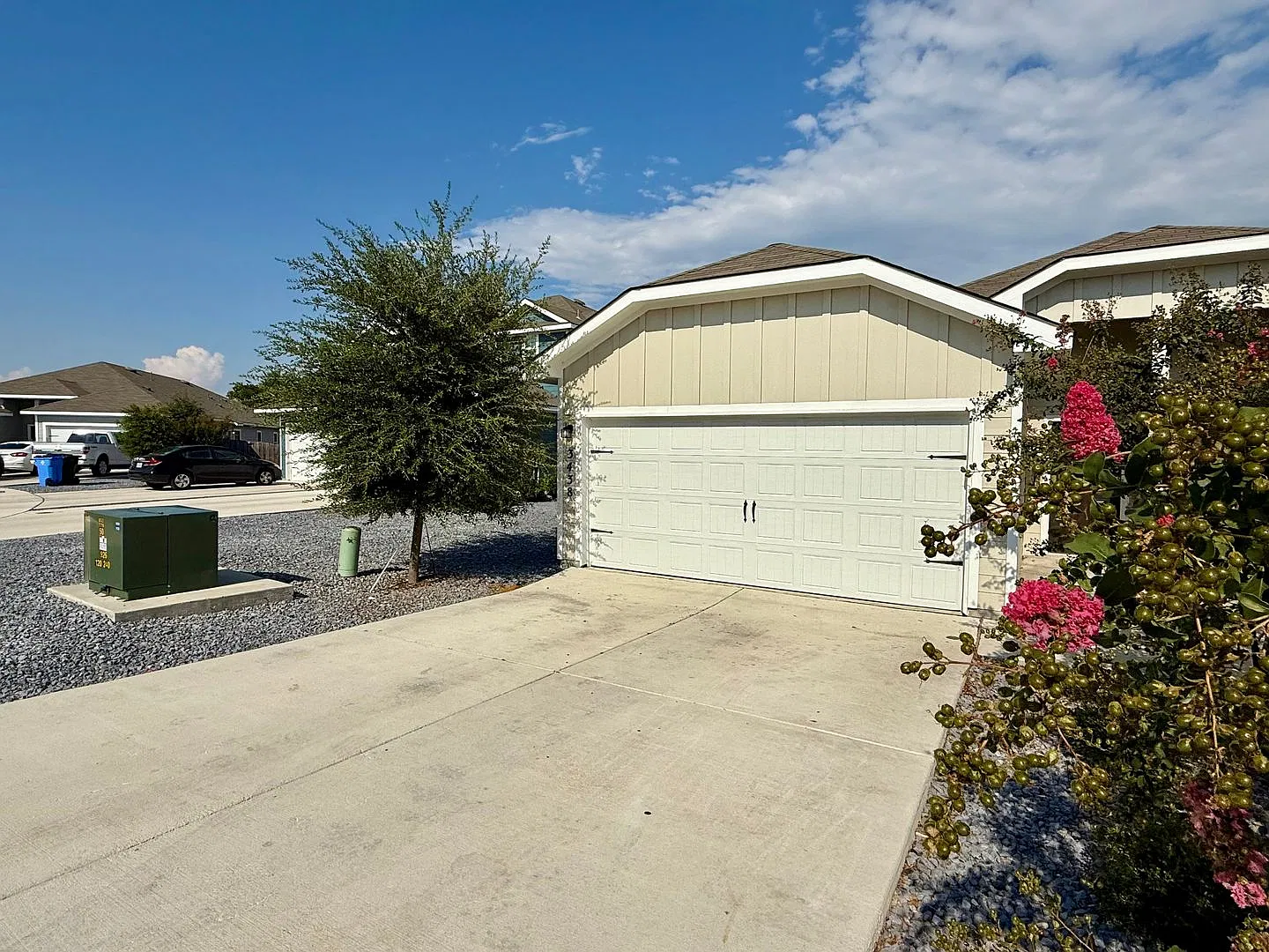 Luxury 3-bedroom, 2-bathroom Duplex in Seguin, TX! — Photo 2