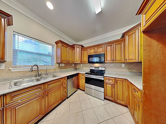 4th image of 1006 Gallant Fox Dr