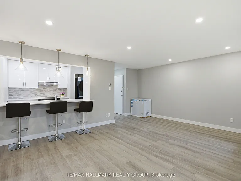 218 Viewmount Dr #216 — Photo 6