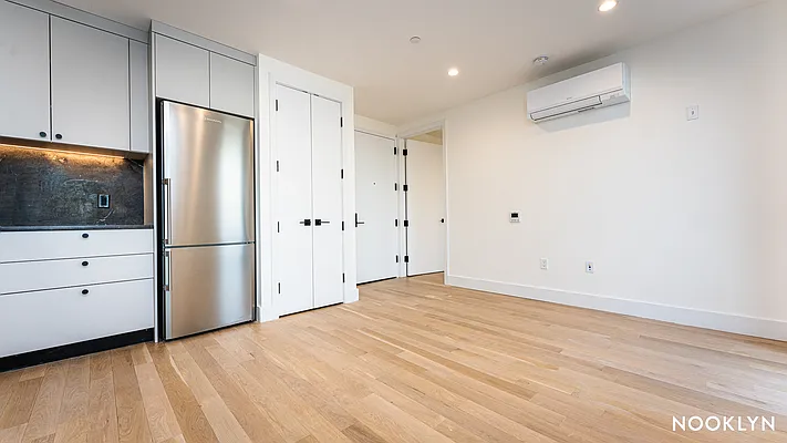 Rented by Nooklyn NYC LLC | media 21