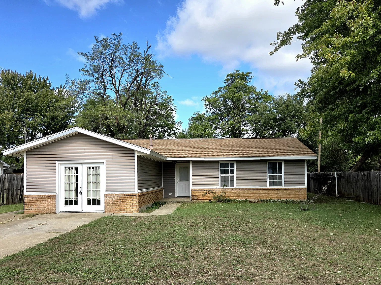 4 bed, 1.5 bath, 1464 sqft, $1,495 — Photo 2