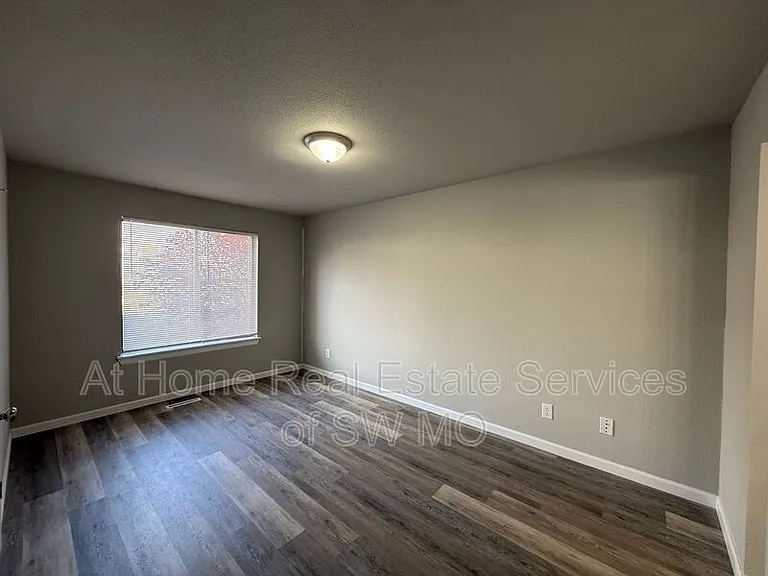 787 E Bain St — Photo 9