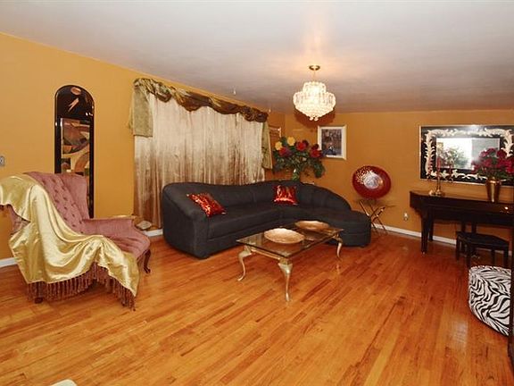 5th image of 7951 Seward Ave