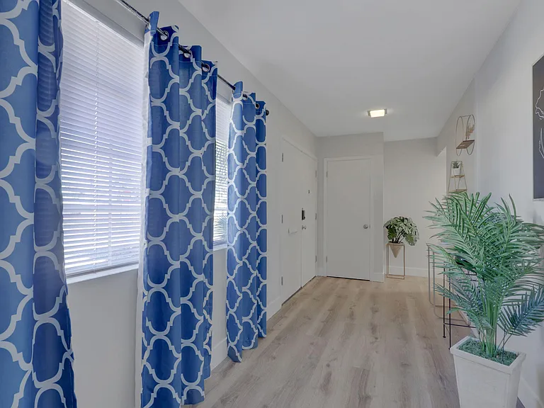 Sombrero Dr — Photo 10