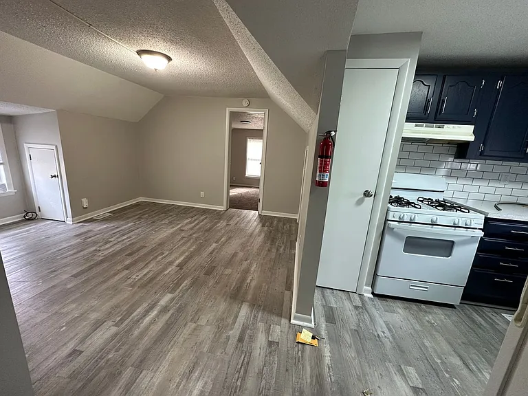 1815 E Ganson St — Photo 13
