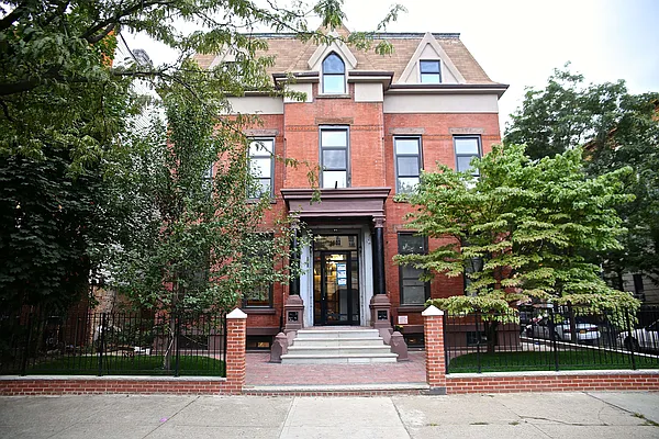 Rented by Nooklyn NYC LLC | media 60