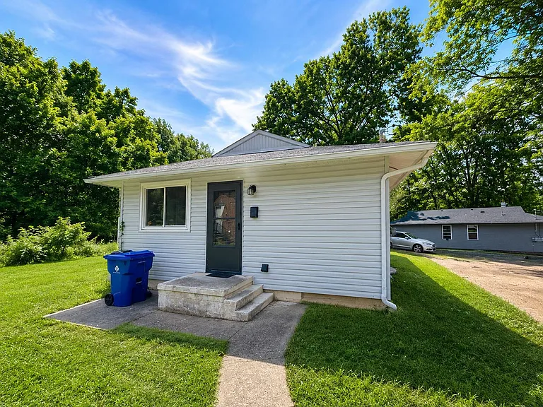 222 S Fisk Ave #224 — Photo 3